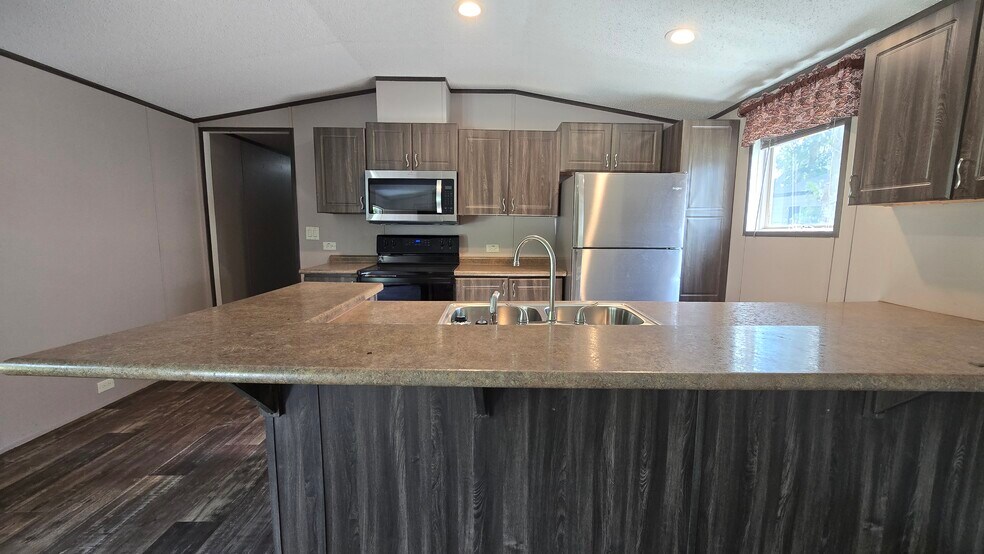 More Photos Of 44 Crawford Dr, Lake Placid Manufactured Housing Mobile Home Park For Sale