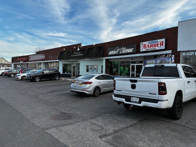 More Photos Of 464 E Main St, Patchogue Freestanding For Lease
