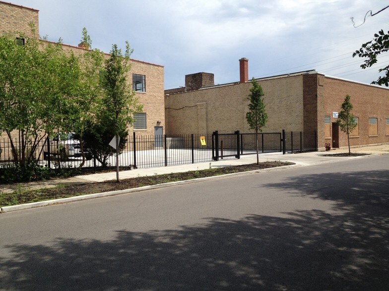 More Photos Of 1659 W Hubbard St, Chicago Loft Creative Space For Lease
