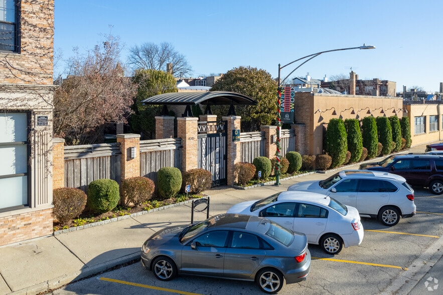 More Photos Of 4515 N Ravenswood Ave, Chicago Loft Creative Space For Sale