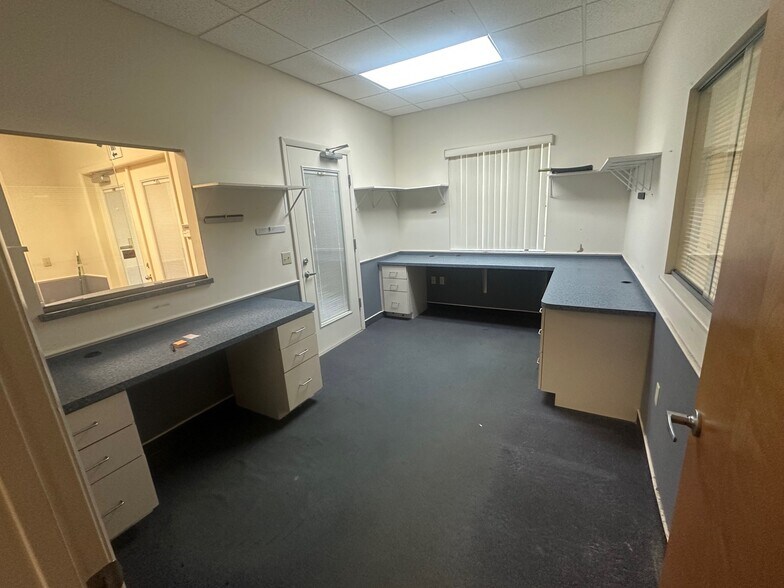 More Photos Of 4611 NW 53rd Ave, Gainesville Office For Lease