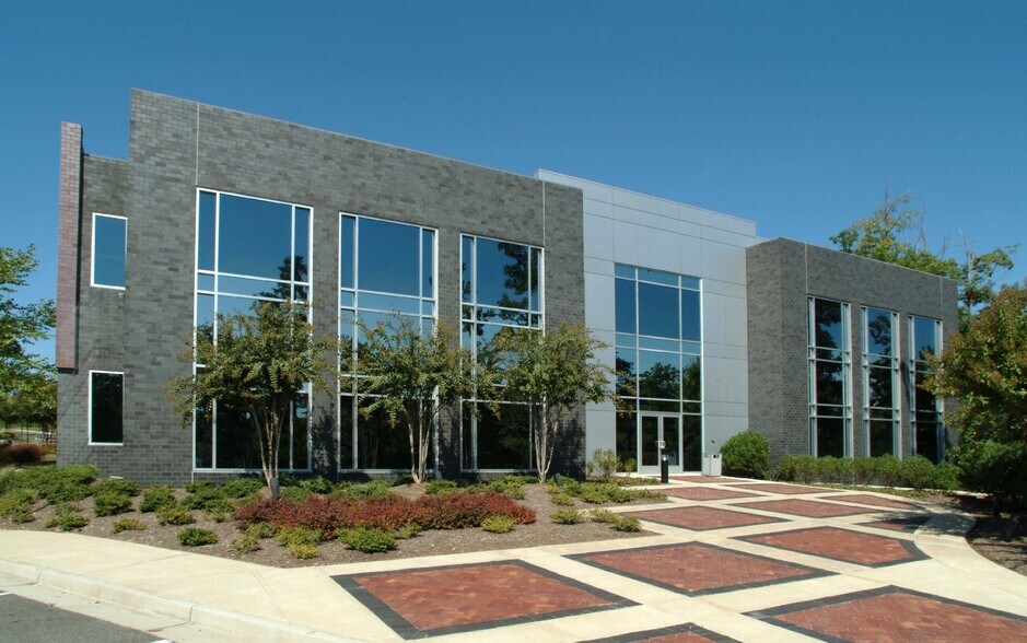 More Photos Of 4805 Lake Brook Dr, Glen Allen Office For Lease