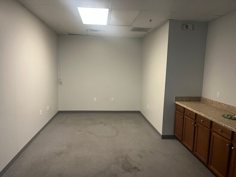 More Photos Of 241 S Park St, Tupelo Unknown For Lease