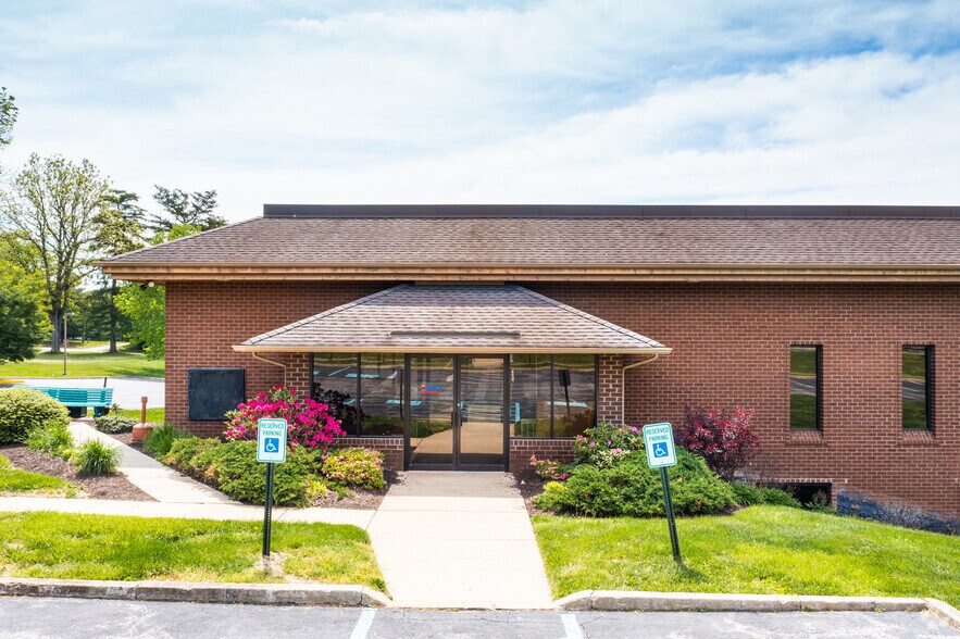 More Photos Of 335 Bishop Hollow Rd, Newtown Square Office For Sale