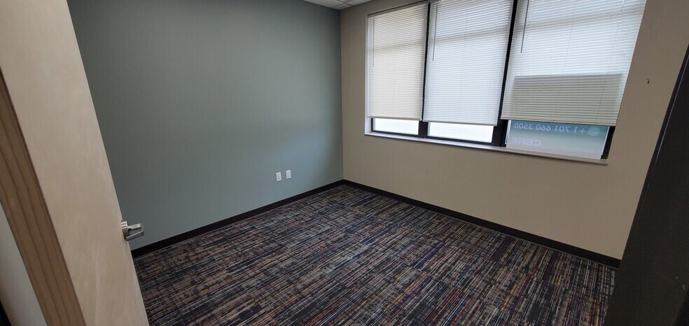 More Photos Of 3210 27th St W, Williston Office For Lease