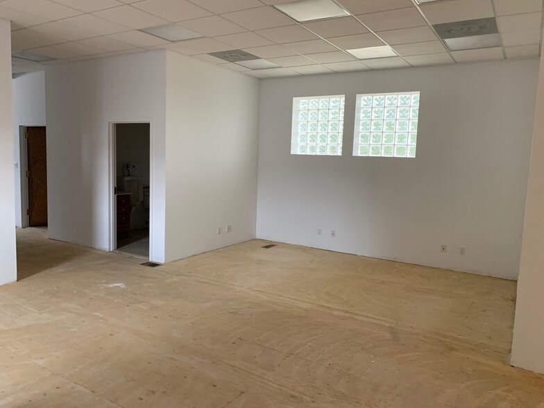 More Photos Of 1954 New York Ave, Huntington Station Office For Lease