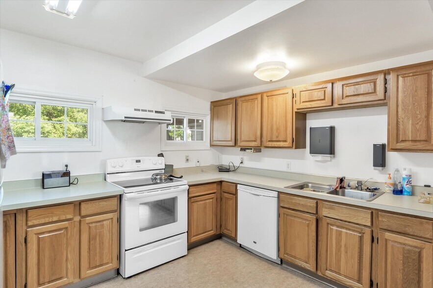 More Photos Of 121 S 5th St, Evansville Assisted Living For Sale