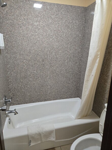 More Photos Of 2122 S Ok-74 Hwy, Purcell Hotel For Sale