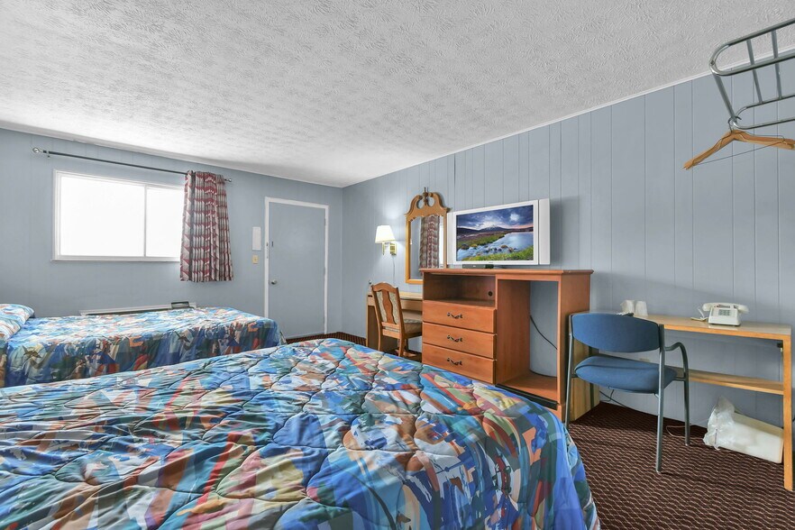 More Photos Of 1342 Hebron Rd, Heath Hotel For Sale