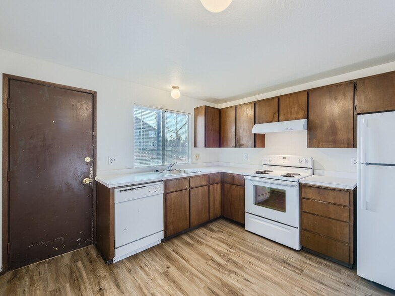 More Photos Of 1031 SW 122nd St, Seattle Apartments For Sale