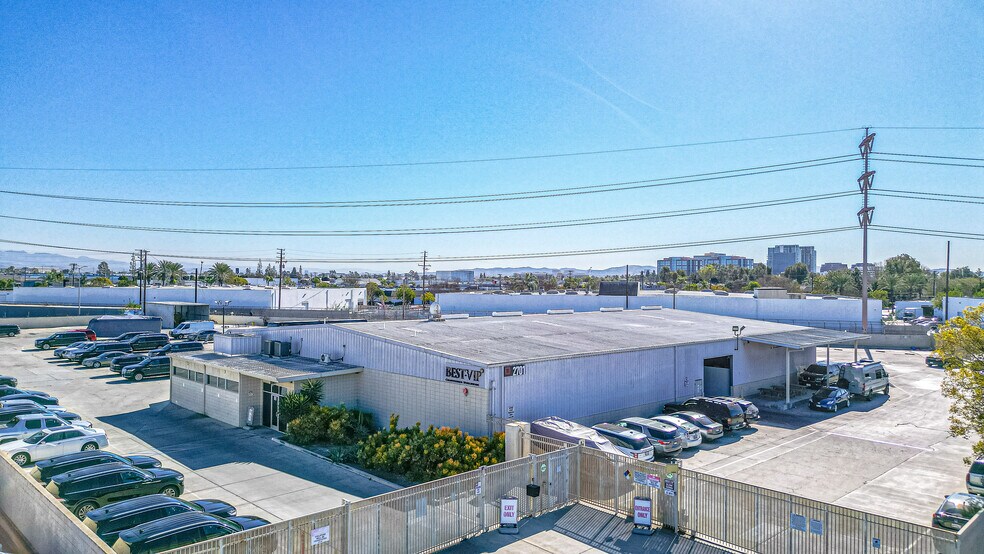 More Photos Of 2701 S Birch St, Santa Ana Distribution For Lease