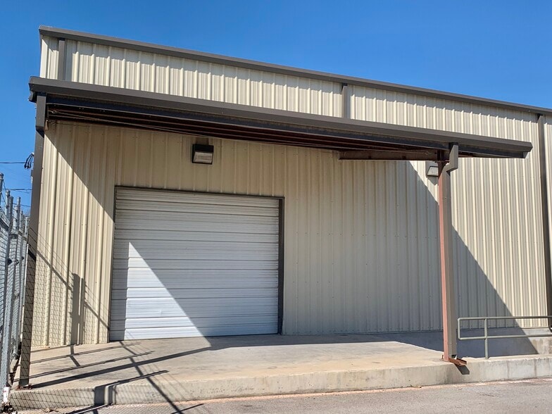 More Photos Of 15002 Tradesman, San Antonio Warehouse For Lease