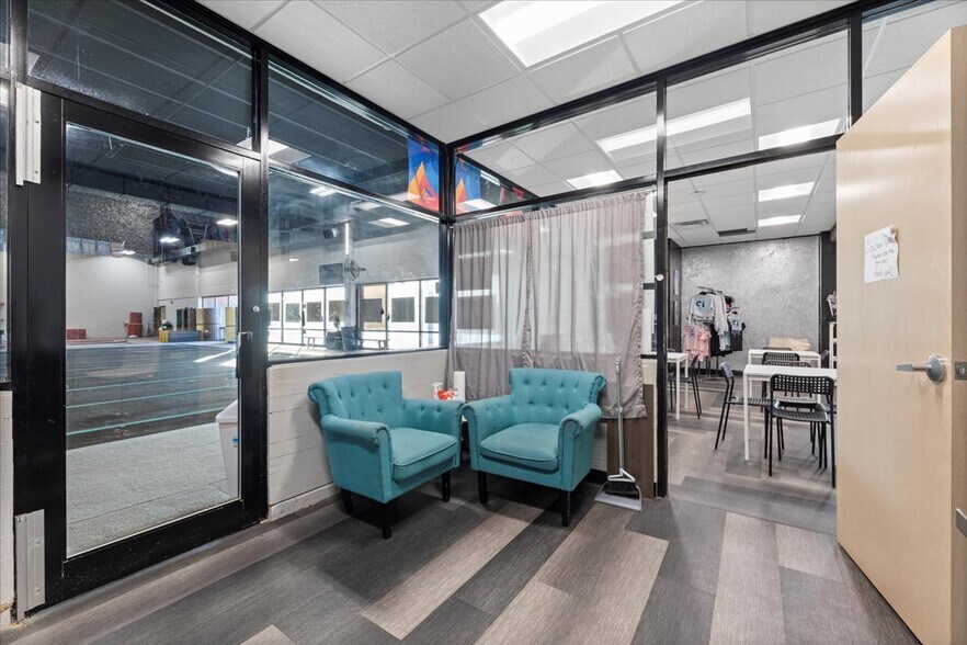 More Photos Of 7 S 4th St, Council Bluffs Health Club For Lease