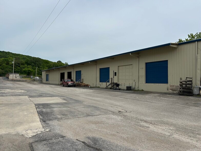 More Photos Of 11607 Memorial Pky, Huntsville Industrial For Sale