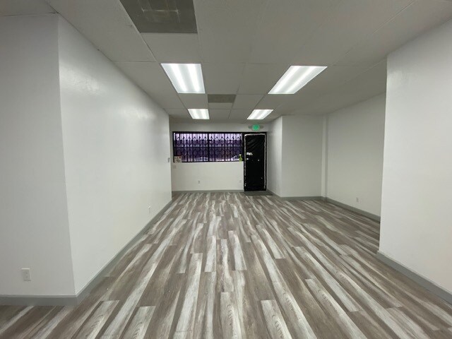 More Photos Of 11232 Vanowen St, North Hollywood Storefront Retail Office For Lease