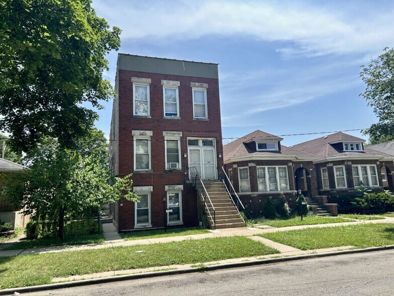 Primary Photo Of 735 E 88th St, Chicago Apartments For Sale
