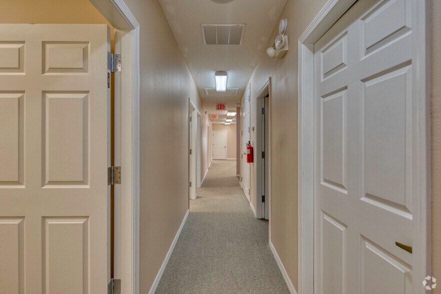 More Photos Of 16578 N Dale Mabry Hwy, Tampa Office For Sale