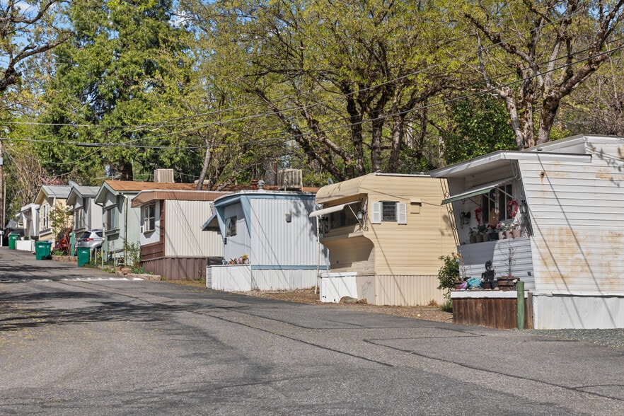 More Photos Of 639 Whiting St St, Grass Valley Manufactured Housing Mobile Home Park For Sale