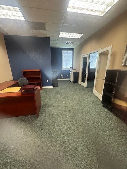 More Photos Of 2295 SW Martin Hwy, Palm City Office For Lease