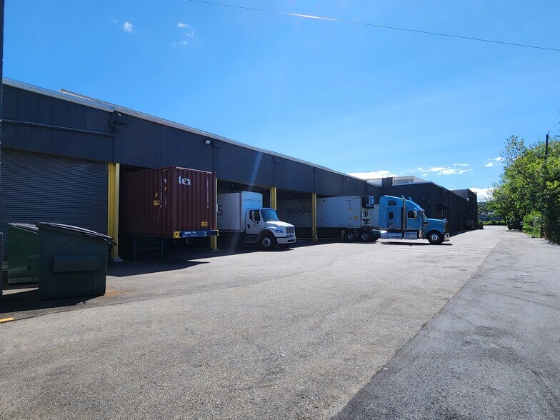 More Photos Of 500 Nordhoff Pl, Englewood Warehouse For Lease