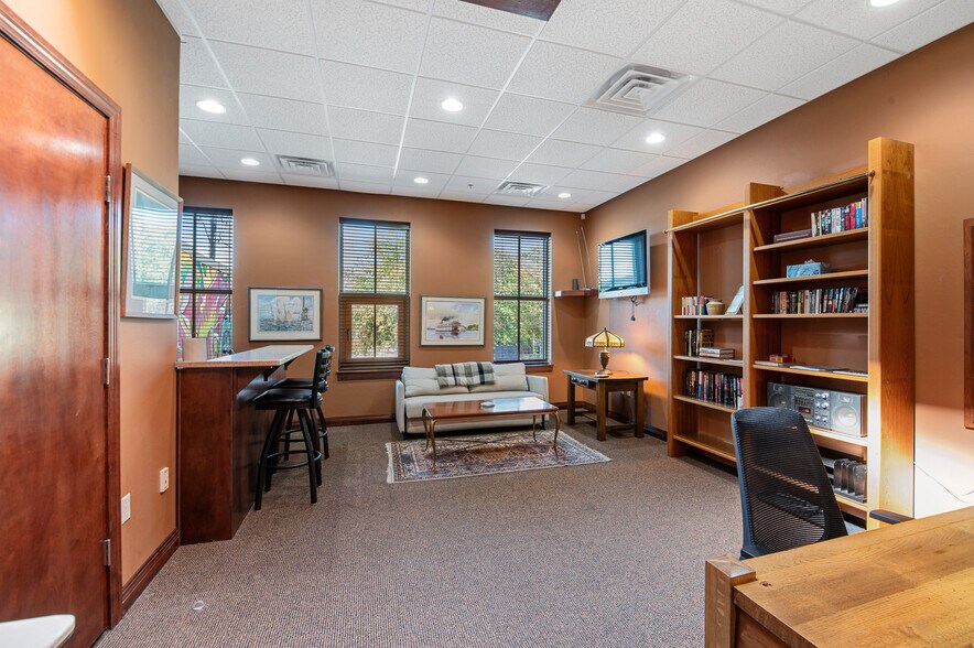 More Photos Of 111 N Broadway St, Green Bay Office Residential For Sale