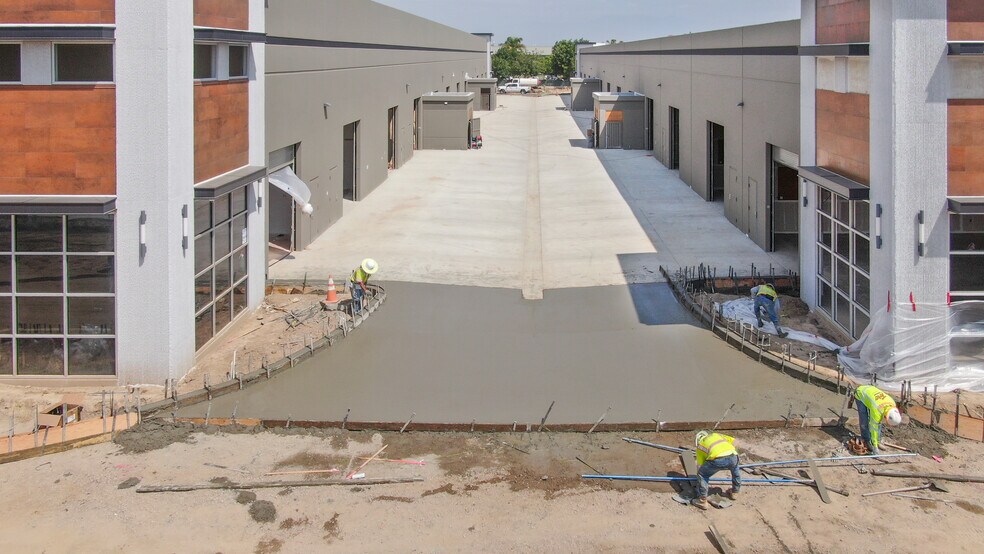 More Photos Of 1400 Graves Ave, Oxnard Distribution For Lease