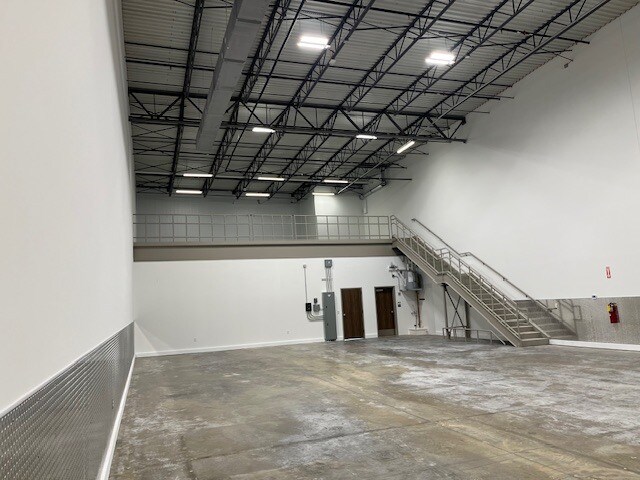 More Photos Of 1100 Lakeside Parkway, Flower Mound Industrial For Lease