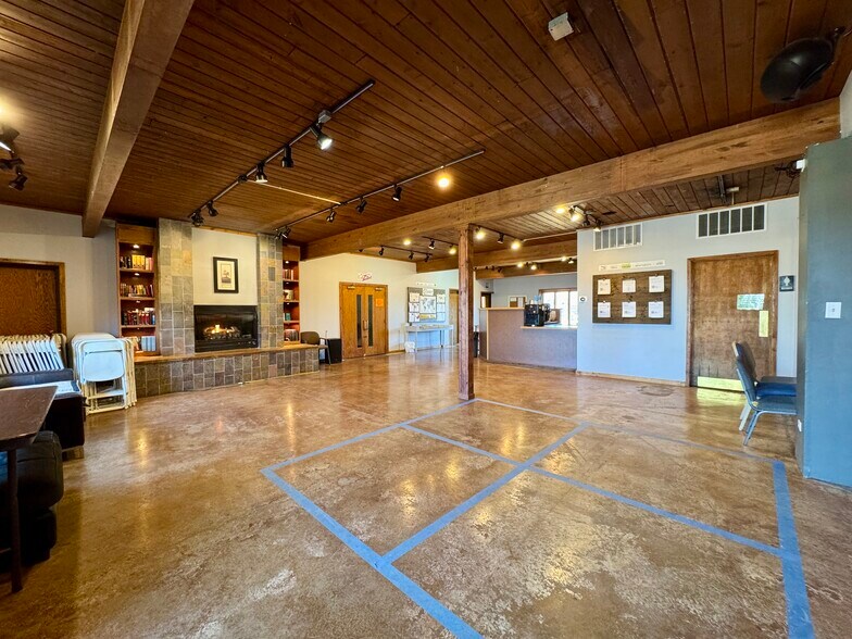 More Photos Of 2015 E Main St, Gas City Flex For Sale