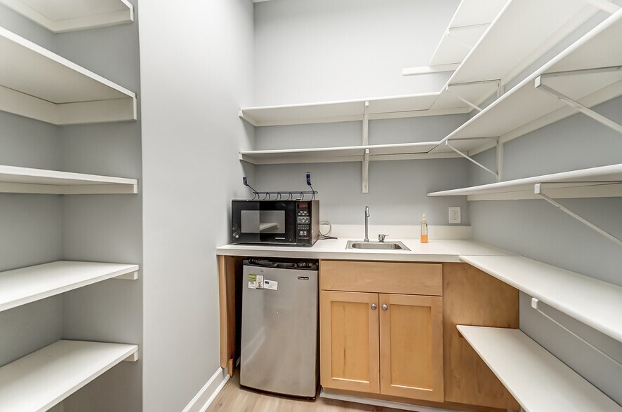 More Photos Of 3530 Edwards Rd, Cincinnati Office For Lease