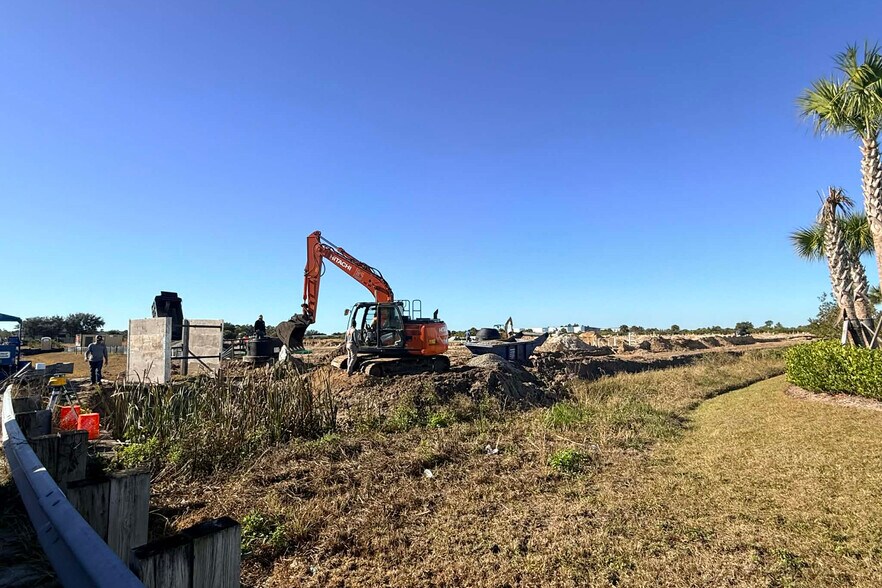 More Photos Of 8411-8419 Duffie Dr, Punta Gorda Industrial For Sale