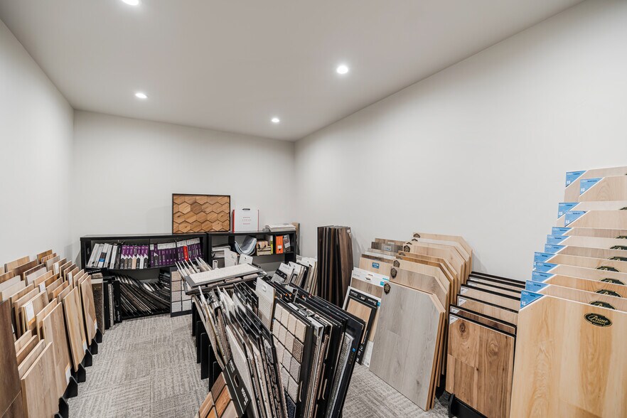 More Photos Of 565 SW Tamarack Ct, Redmond Warehouse For Lease
