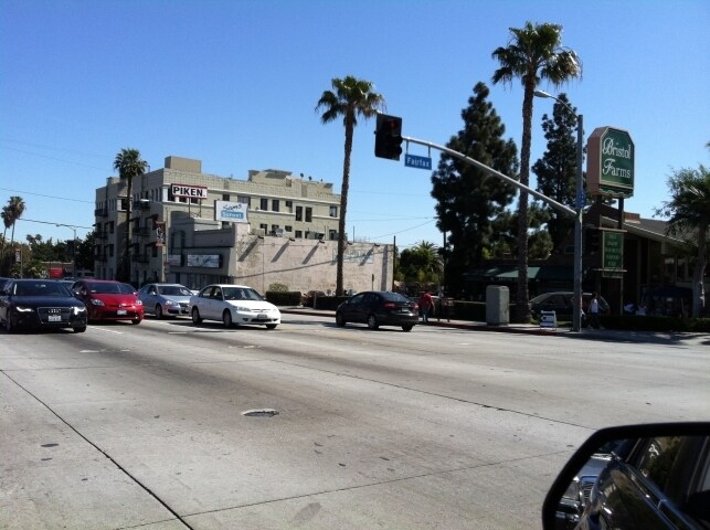 More Photos Of 7860-7862 Sunset Blvd, Los Angeles Storefront For Lease