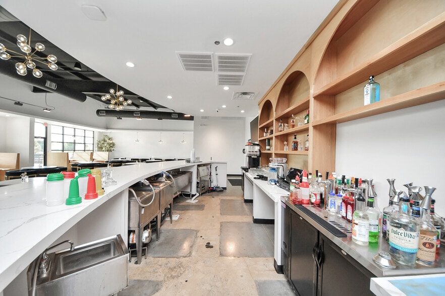 More Photos Of 30625 Kingsland Blvd, Brookshire Storefront For Sale