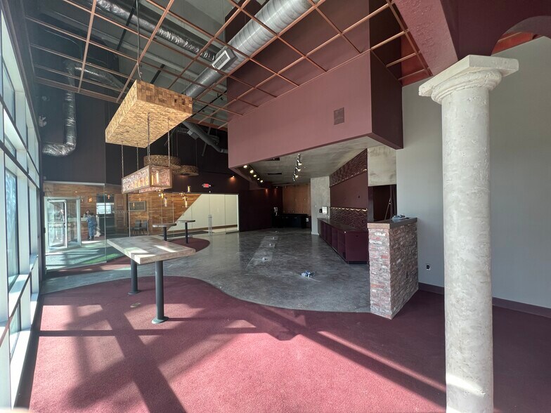 More Photos Of 818-888 S Harrison St, Fort Wayne Office For Lease