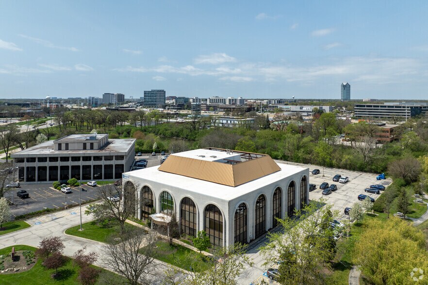 More Photos Of 2100 Clearwater Dr, Oak Brook Medical For Lease