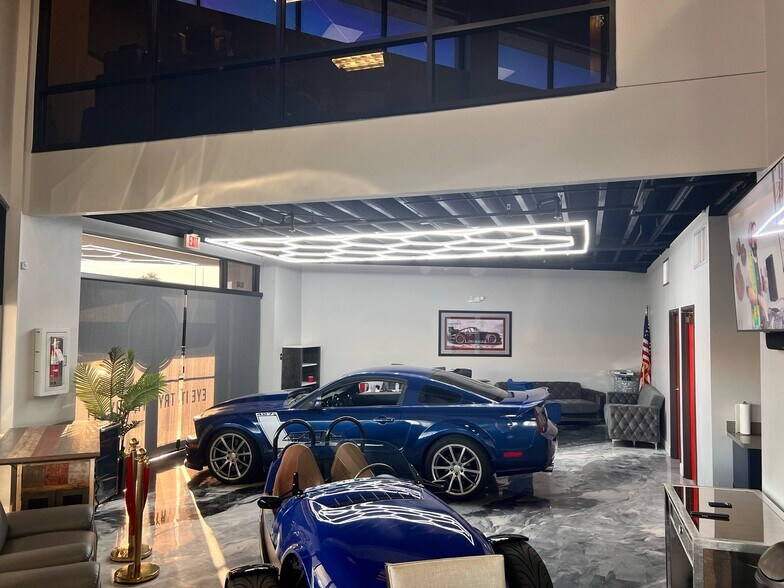 More Photos Of 8140 E Butherus Dr, Scottsdale Auto Dealership For Lease