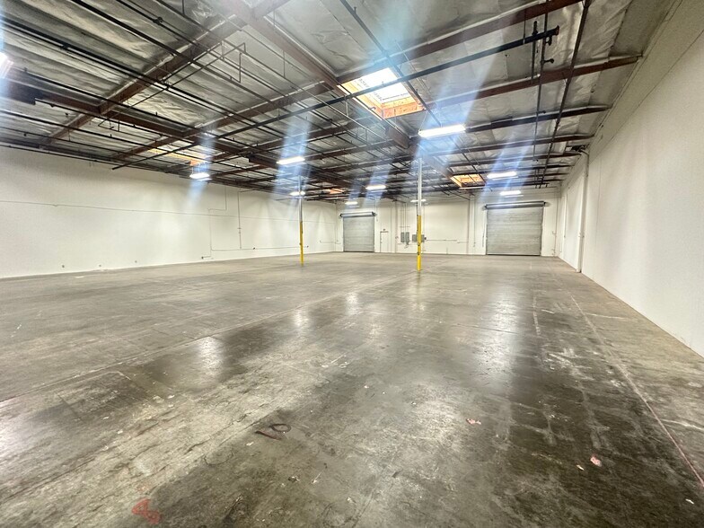 More Photos Of 3333-3343 Durahart St, Riverside Warehouse For Lease