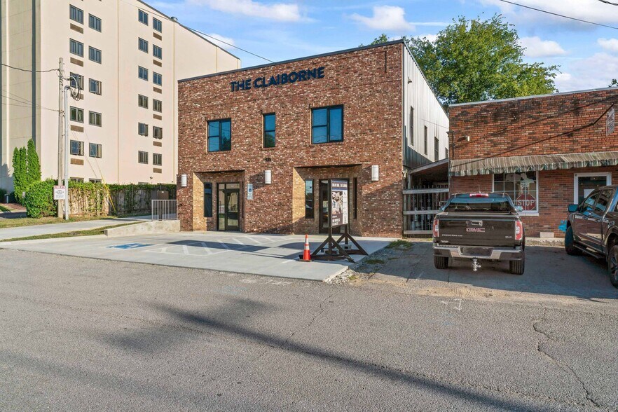 More Photos Of 125-127 E Prince St, Gallatin Storefront Retail Residential For Lease