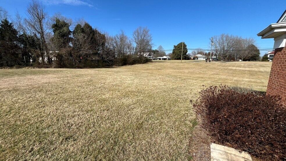 More Photos Of 3898 Kernersville Rd, Winston-Salem Specialty For Sale