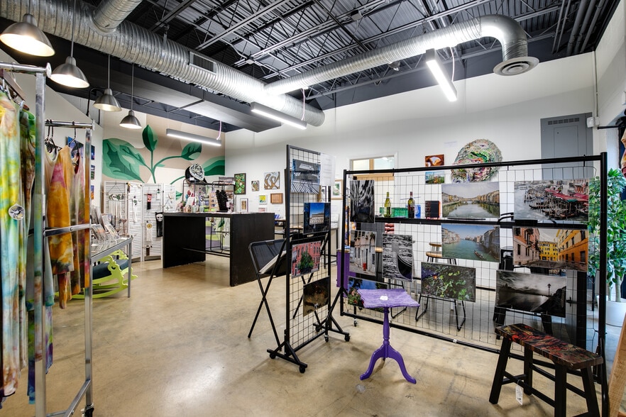 More Photos Of 3310 W Clay St, Richmond Showroom For Lease