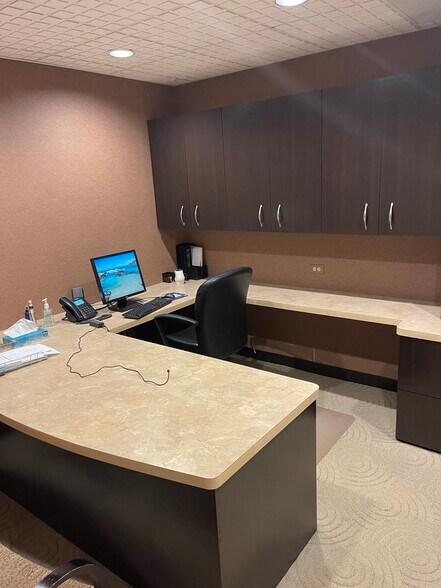 More Photos Of 355-385 W Northwest Hwy, Palatine General Retail For Sale