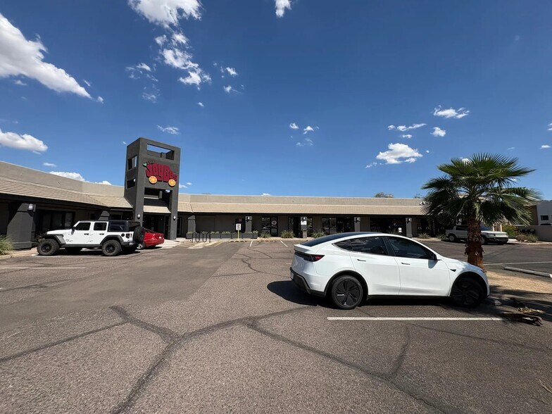 More Photos Of 10401 N 32nd St, Phoenix General Retail For Lease