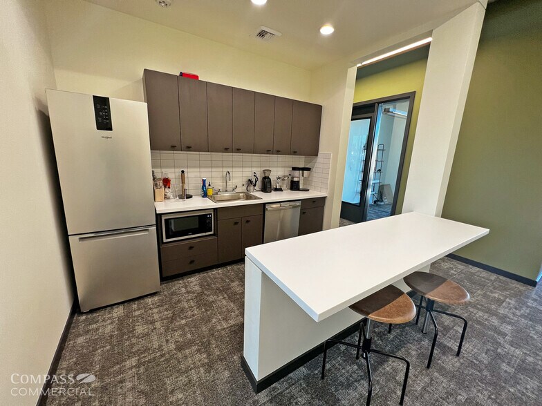 More Photos Of 2838 NW Crossing Dr, Bend Office For Lease