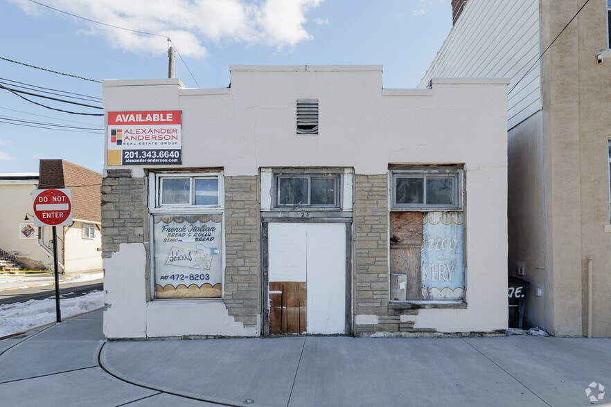More Photos Of 25 East Pl, Lodi Storefront For Sale