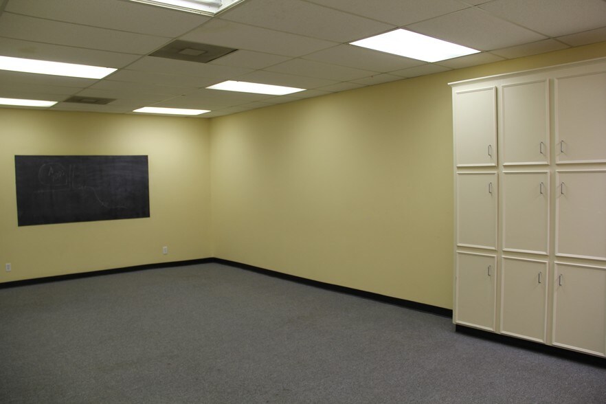 More Photos Of 117 Lane Dr, Rosenberg Unknown For Lease