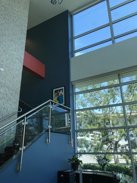 More Photos Of 880 Parkview Dr N, El Segundo Office For Sale