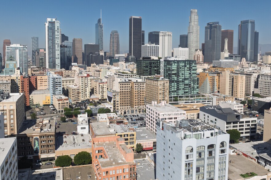 More Photos Of 818 S Los Angeles St, Los Angeles General Retail For Sale