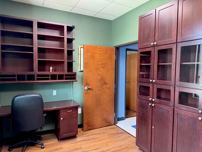 More Photos Of 16010 Park Valley Dr, Round Rock Medical For Lease