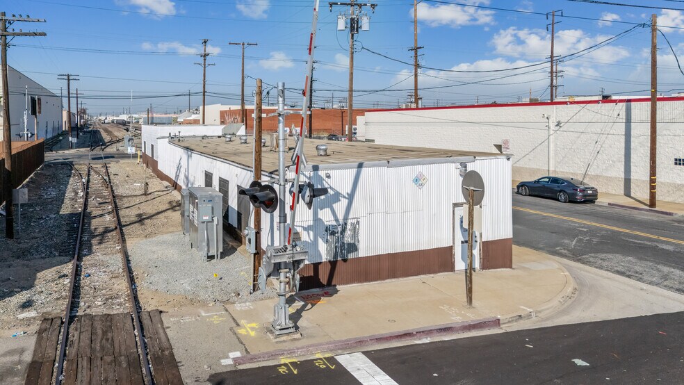 More Photos Of 2455 E 52nd St, Los Angeles Warehouse For Sale