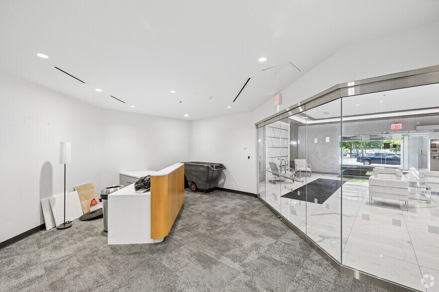 More Photos Of 2 Waterside Crossing, Windsor Office For Sale